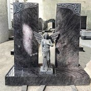 Rezbarene ruže s anđeoskim nadgrobnim spomenikom