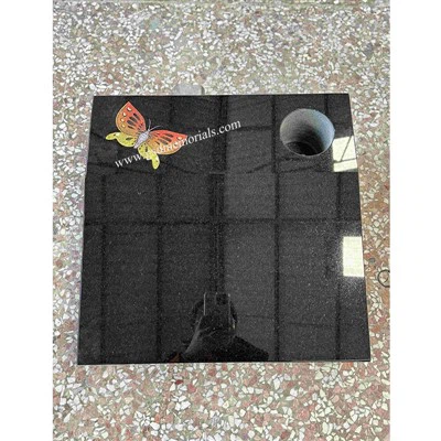 Granitni memorijal stola s dizajnom leptira